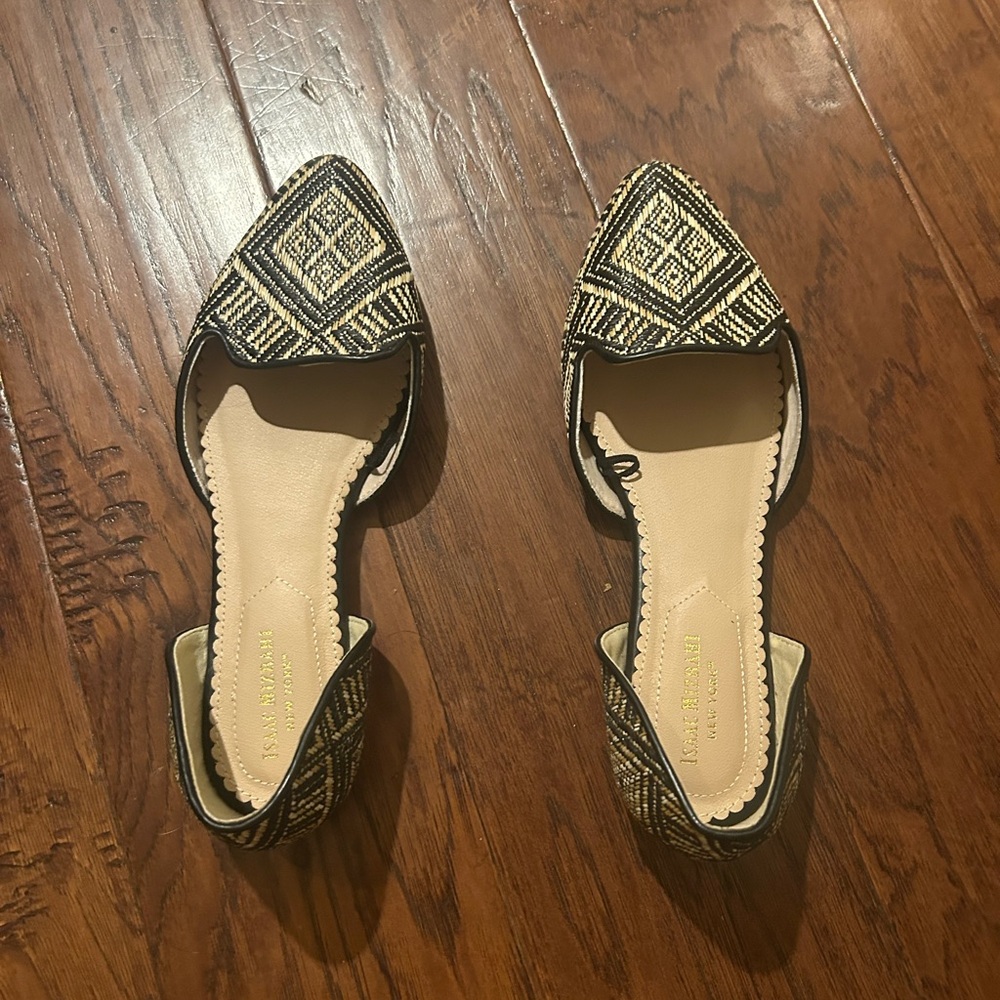 Isaac Mizrahi Black and Tan d’orsay flats 8.5